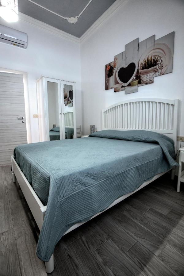 Garden House: Apartments And Rooms For Holidays ปาแลร์โม ภายนอก รูปภาพ