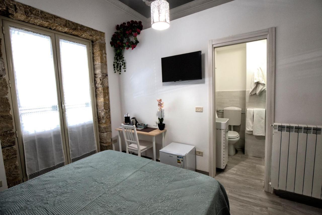 Garden House: Apartments And Rooms For Holidays ปาแลร์โม ภายนอก รูปภาพ
