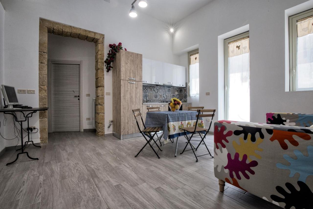 Garden House: Apartments And Rooms For Holidays ปาแลร์โม ภายนอก รูปภาพ