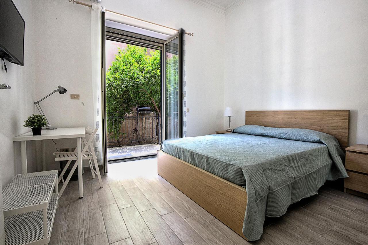 Garden House: Apartments And Rooms For Holidays ปาแลร์โม ภายนอก รูปภาพ