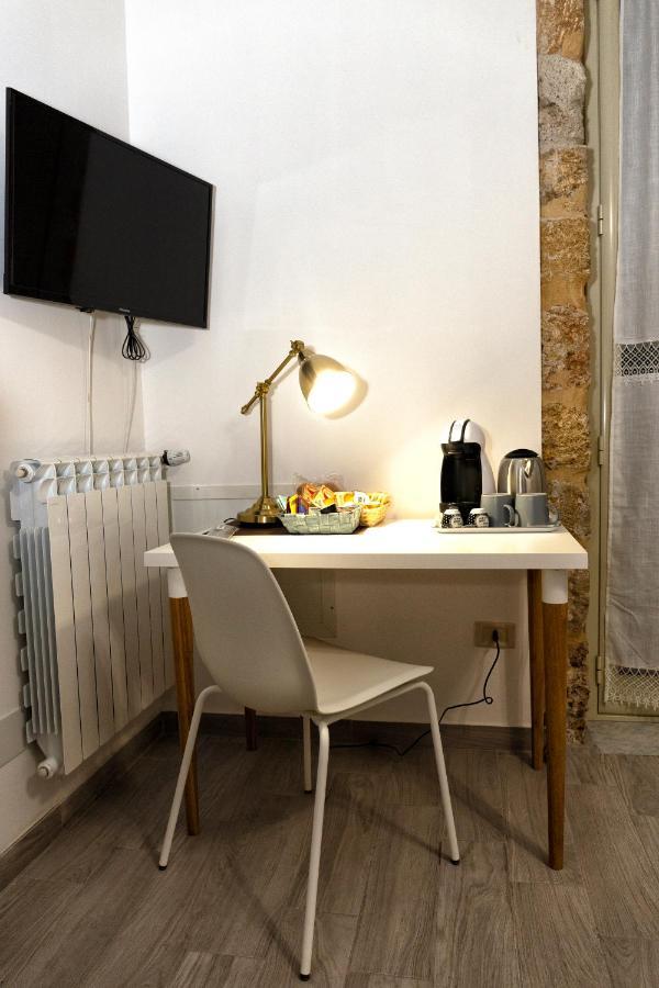 Garden House: Apartments And Rooms For Holidays ปาแลร์โม ภายนอก รูปภาพ
