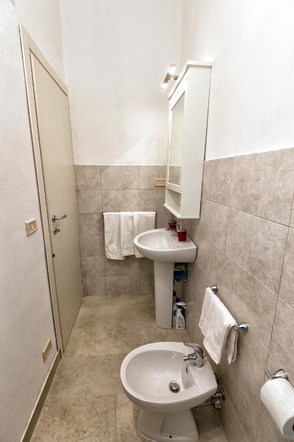 Garden House: Apartments And Rooms For Holidays ปาแลร์โม ภายนอก รูปภาพ