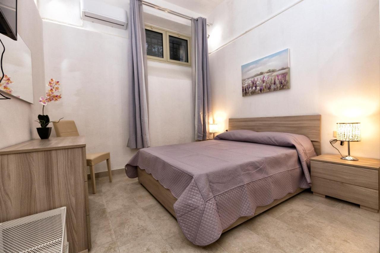 Garden House: Apartments And Rooms For Holidays ปาแลร์โม ภายนอก รูปภาพ