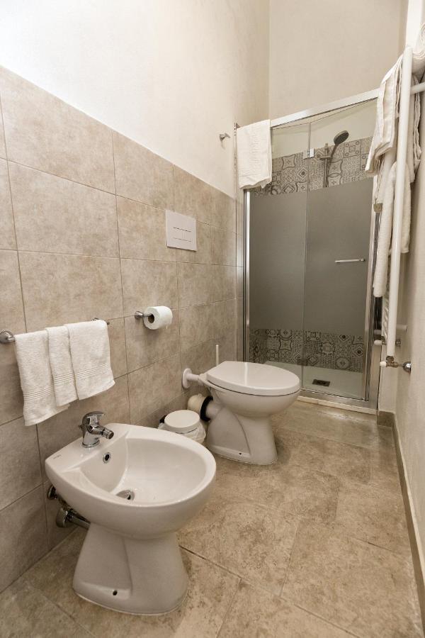 Garden House: Apartments And Rooms For Holidays ปาแลร์โม ภายนอก รูปภาพ